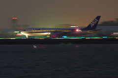 夜の空港
