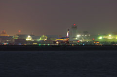 夜の空港