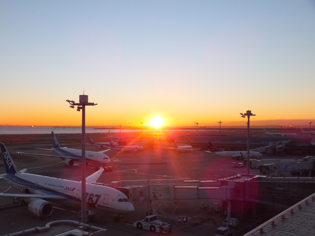 朝日と飛行機