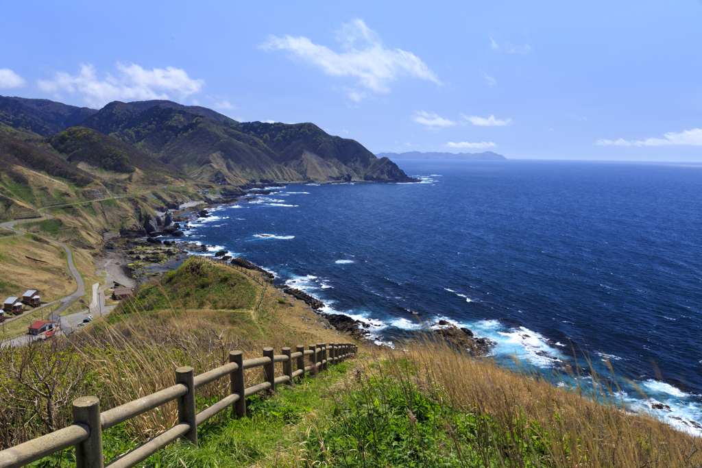 本州北端から日本海を臨む