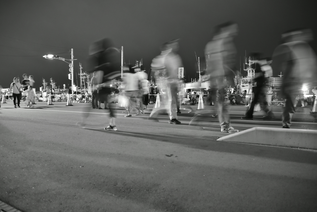 祭りの後モノクロ