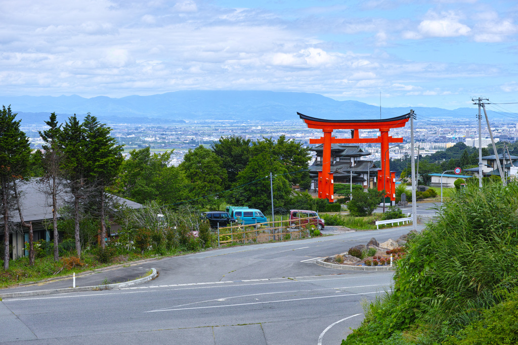夏の蔵王山入口
