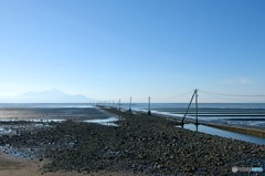 真昼の海床路