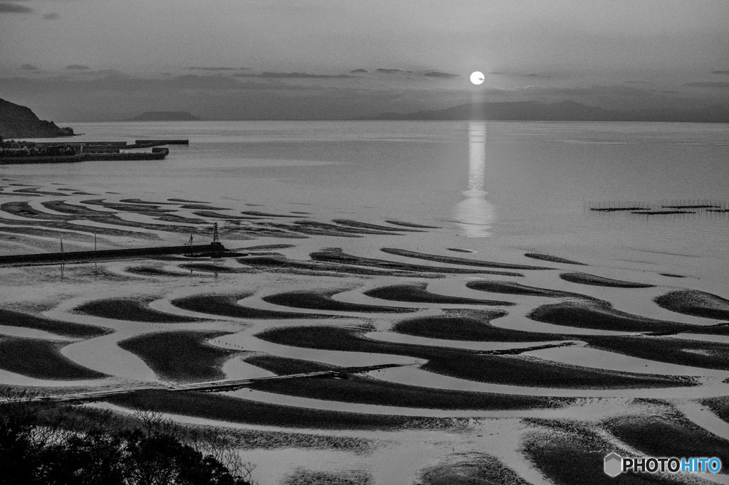 丸く浮かびて