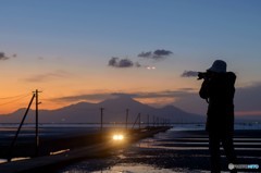 御輿来海岸にだるま夕陽　５完