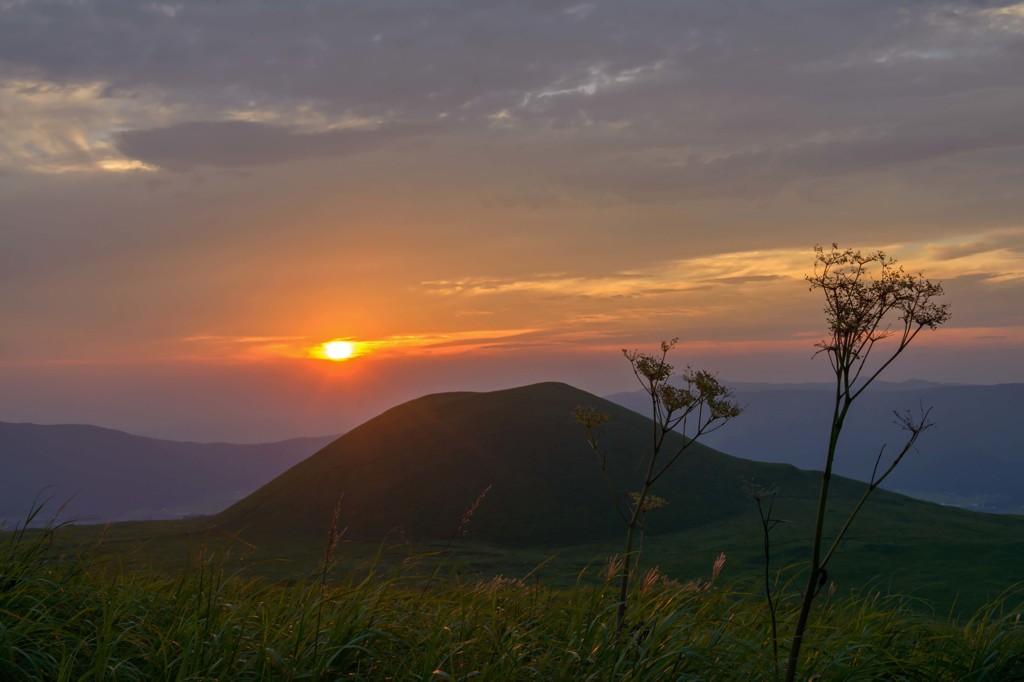 秋近し、阿蘇の夕暮れ　４