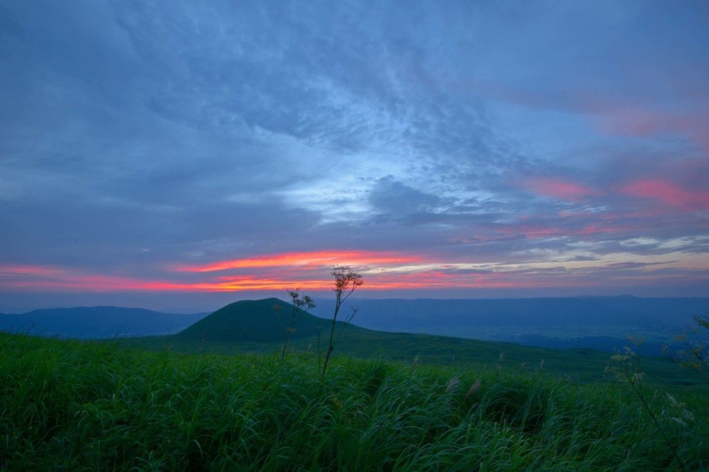 秋近し、阿蘇の夕暮れ　６完