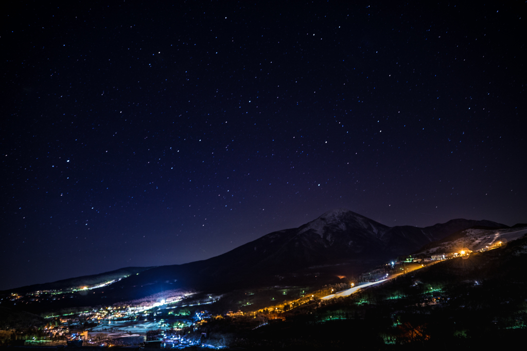 蓼科山に降り注ぐ星