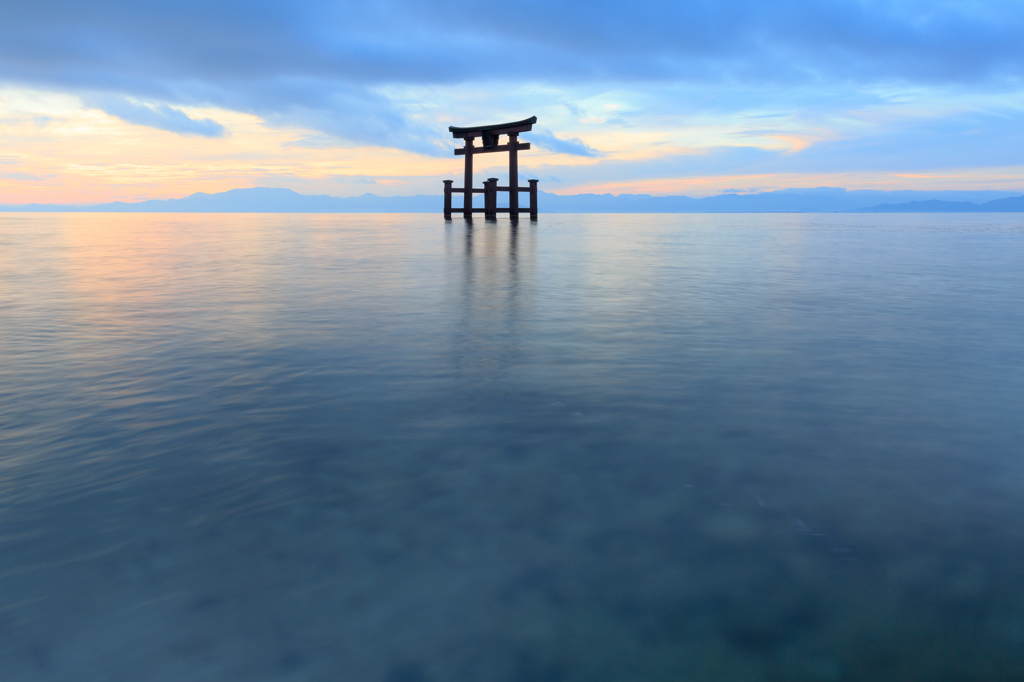 夏日の湖面に浮かび上がる--白髭神社 02