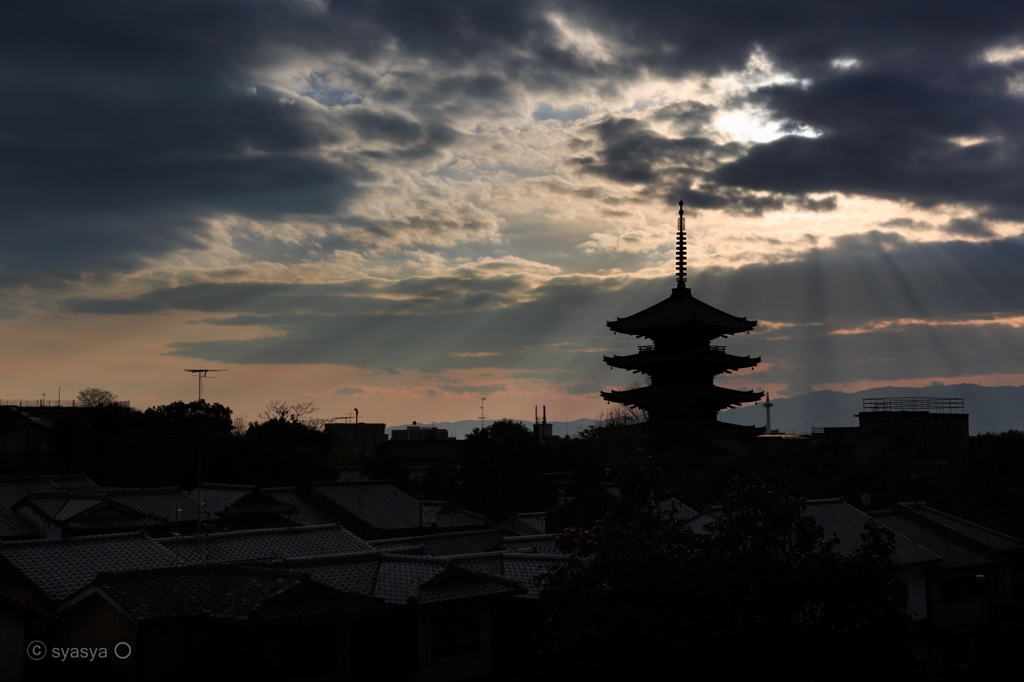 ☆光芒に包まれる八坂の塔