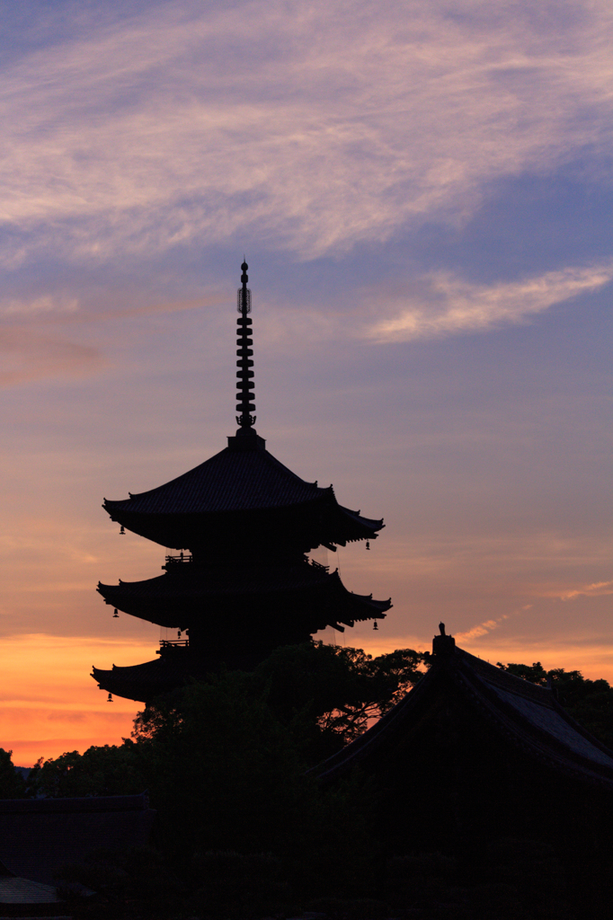 東寺の朝焼け 3