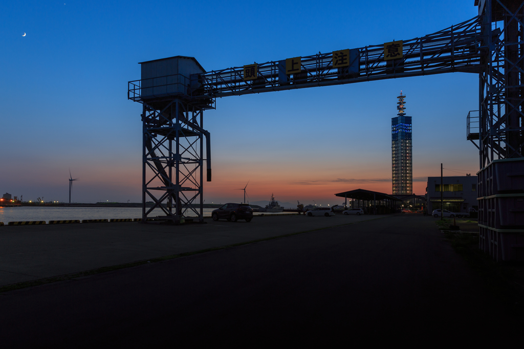 ☆道の駅あきた港の夕日　--旅の途中--