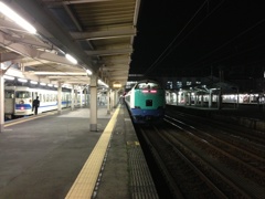高岡駅　普通と北越