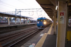 普通列車　JR高岡駅