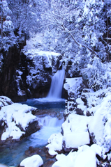 雪中滝１