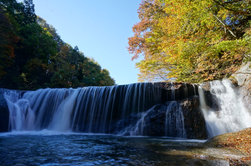 秋の滑津大滝（なめつおおたき）