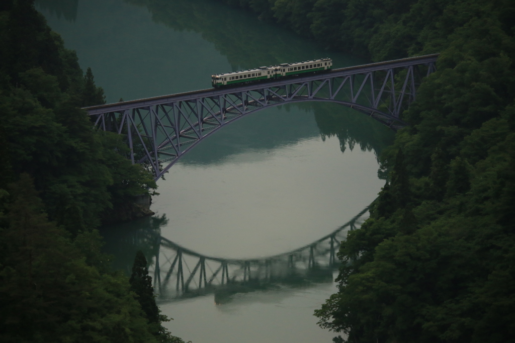 只見川第一橋梁のシンメトリー。。。のはずが。。。