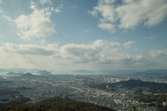 朝陽が照らす街
