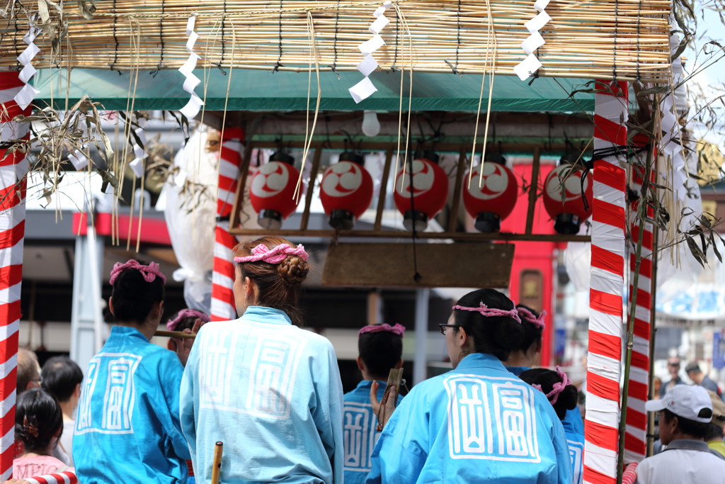 祭り囃子が聴こえる