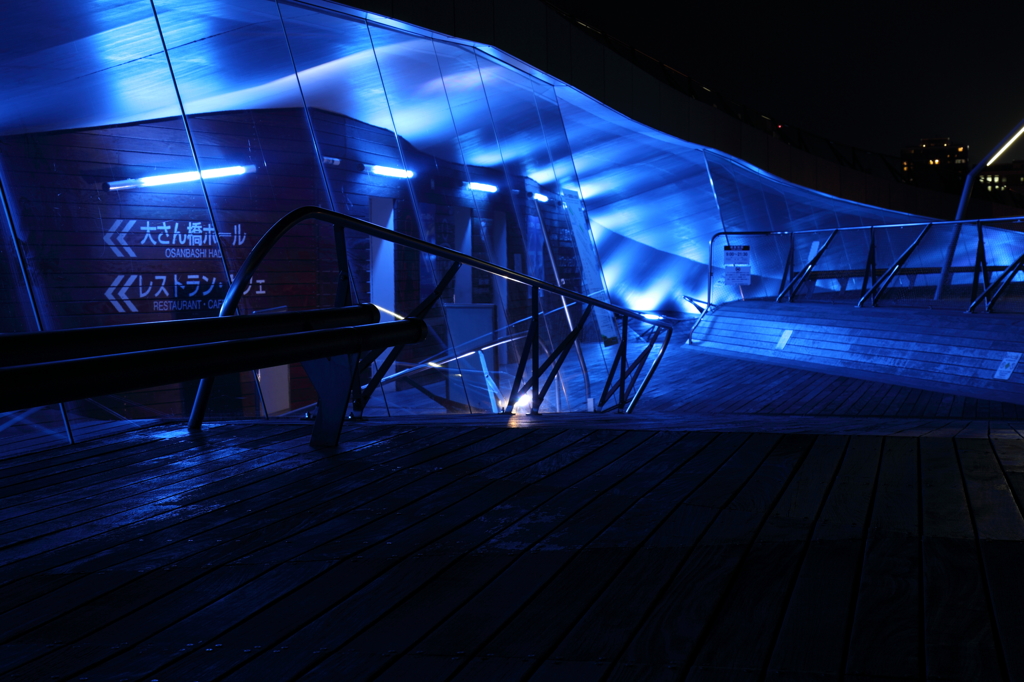 横浜 BLUE
