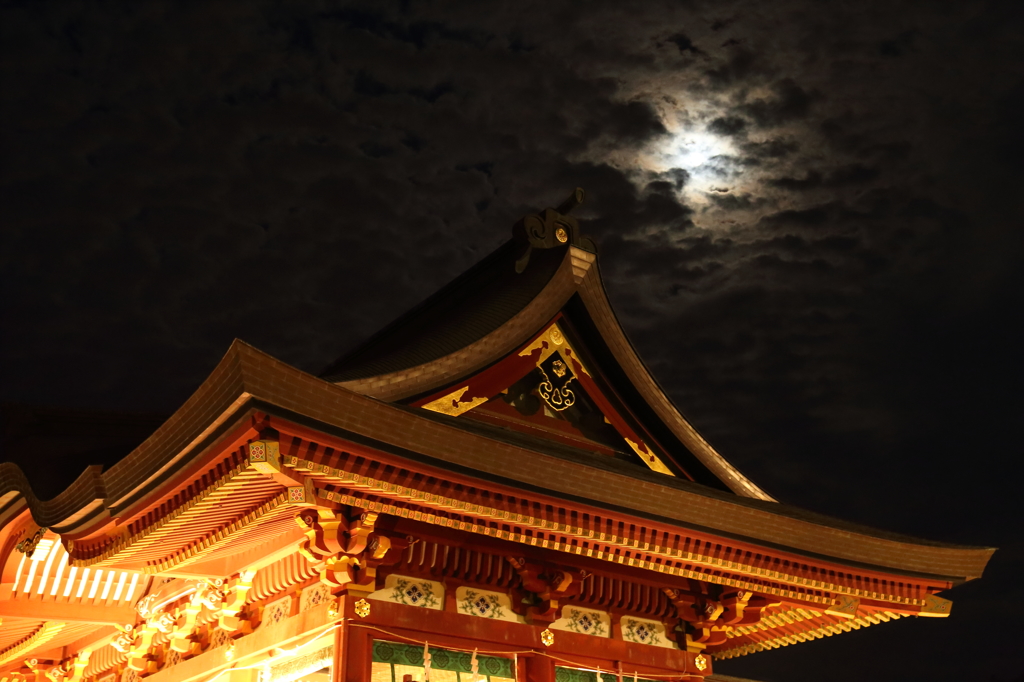 月夜の舞殿