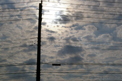 雲背景の佇まい