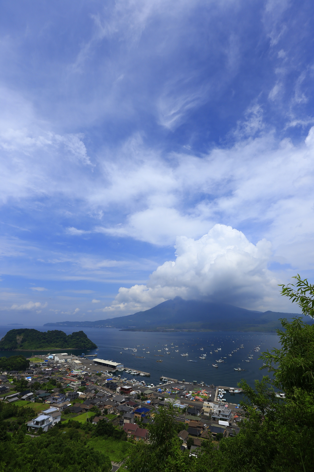 夏空の中の桜島