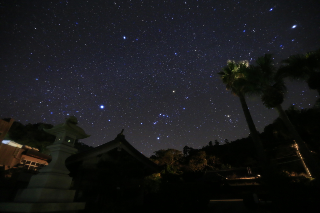 厳かな星空