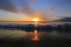早朝の海で