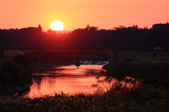 秋の夕陽を望む