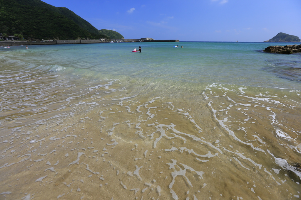 透き通った海
