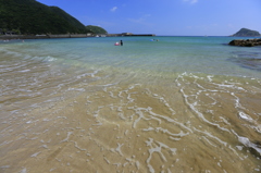 透き通った海