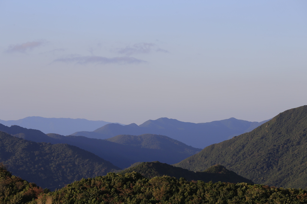 山頂から見る山々