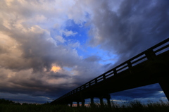 空へと向かう橋