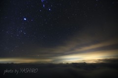 雲海と星々