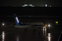 雨と空港と夜景