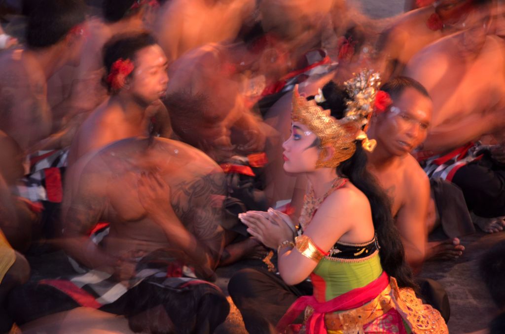 躍動美（ケチャダンス）