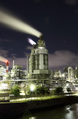 闇夜の工場