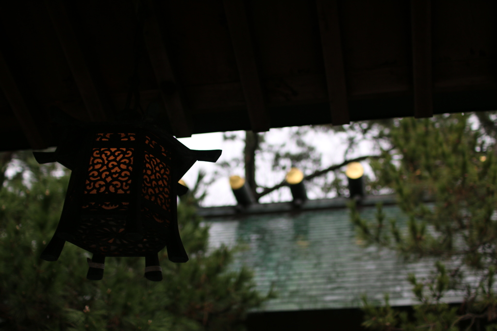 吊り灯ろうと御稲御蔵