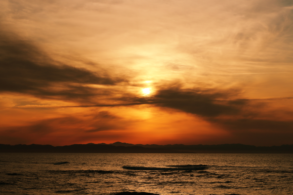 舞い降りる夕日