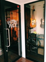 Guitar SHOP ？