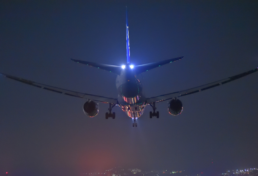 夜の伊丹空港