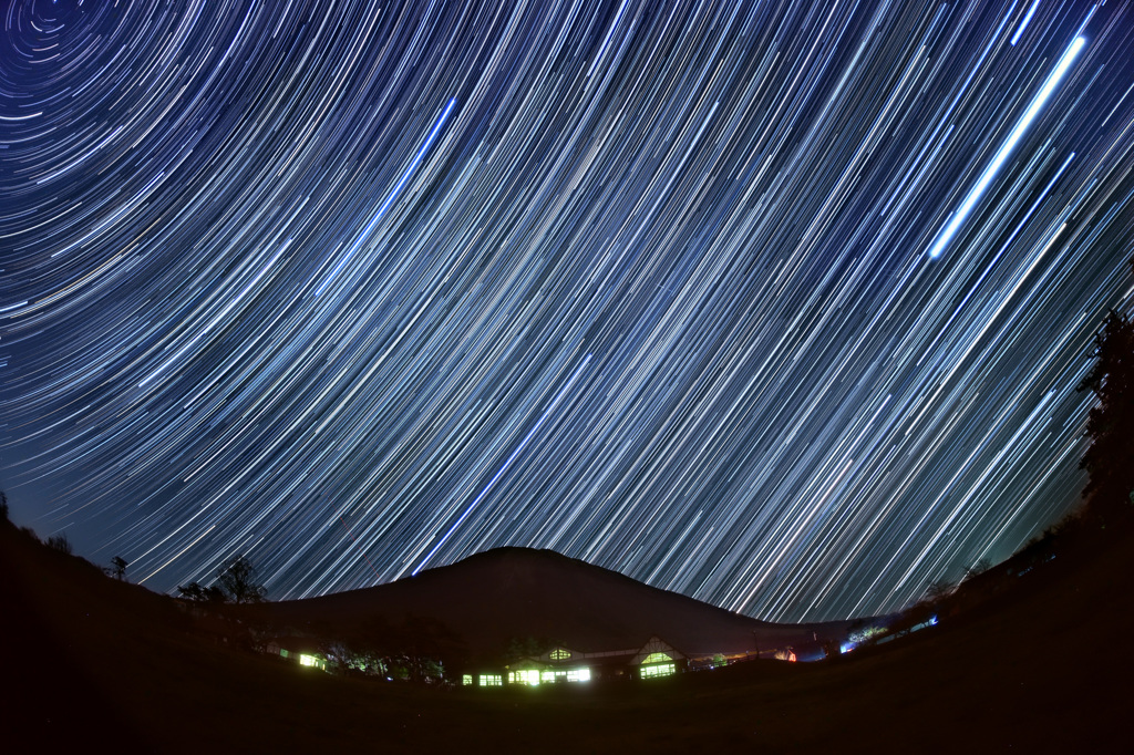 大山まきばに昇る夏の星座