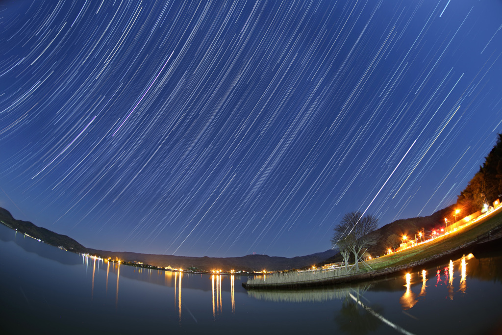 東郷湖に昇る夏の星座