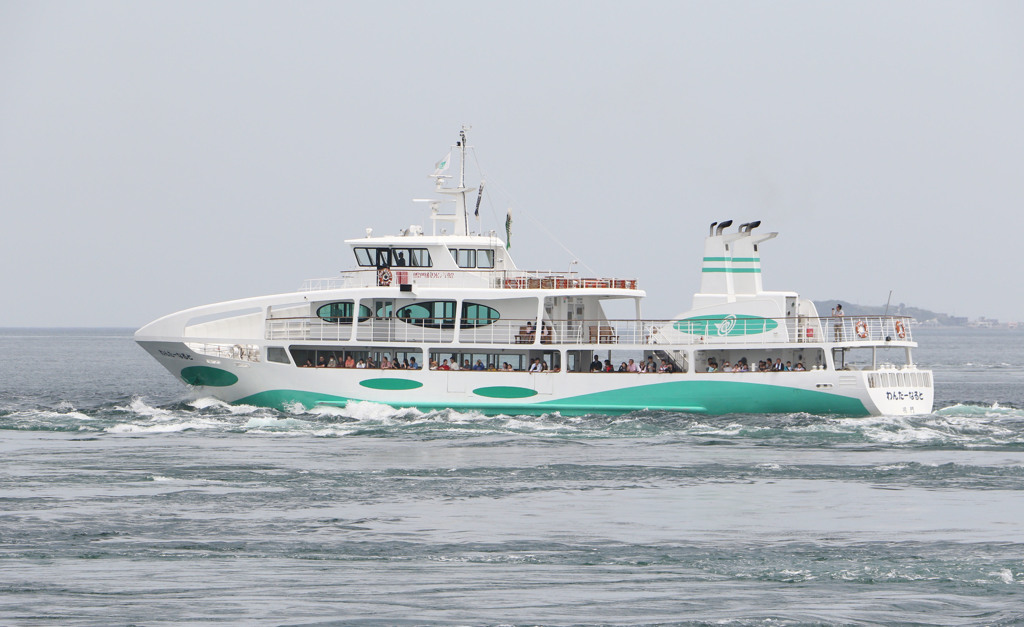 鳴門海峡クルーズ船