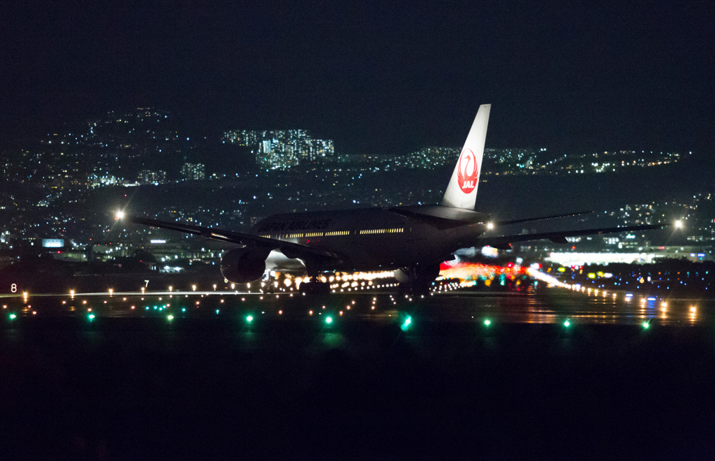 夜の伊丹空港