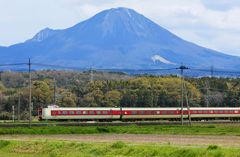 大山と特急やくも