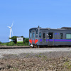 風車と普通列車
