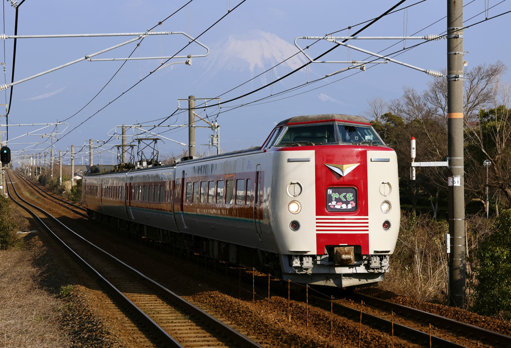 大山と特急やくも