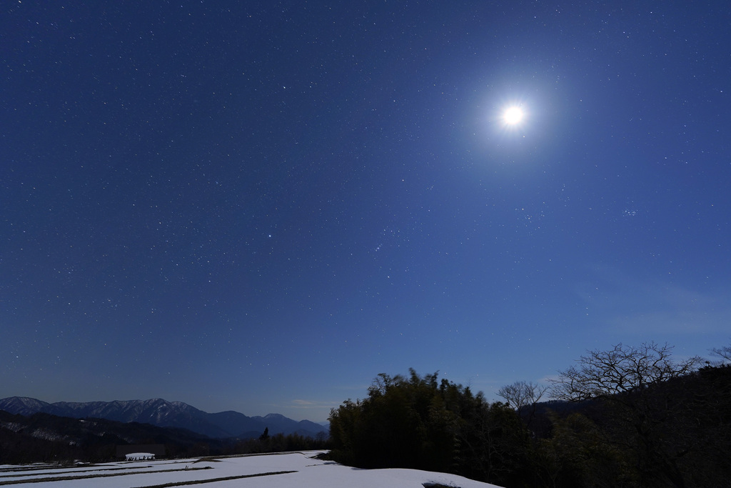 月夜の奥大山の里